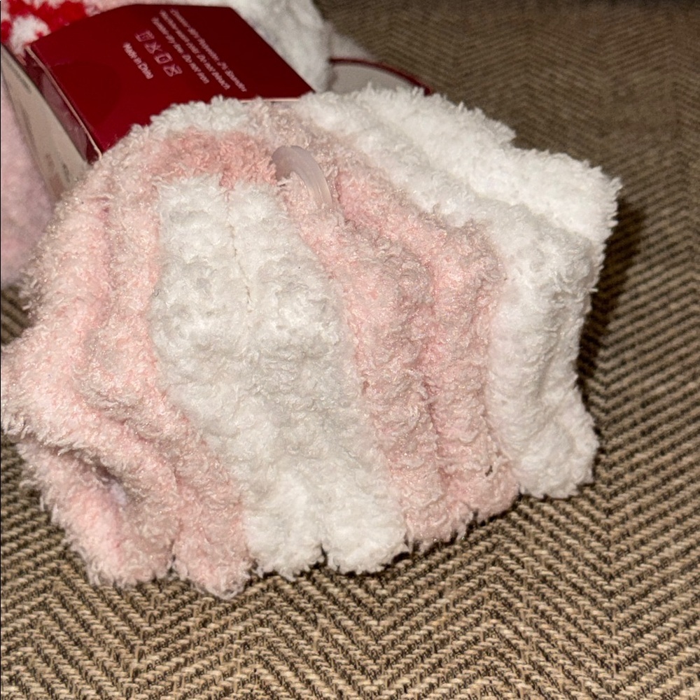 NWT Rae Dunn Christmas Holiday 4pk cozy White/Pink Cozy Socks Women’s Peace Love - Picture 6 of 6